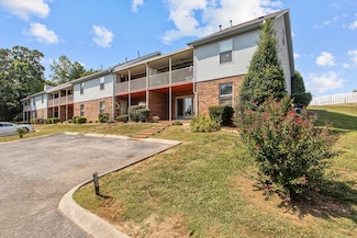 309 Village Ln W, Dickson, TN 37055