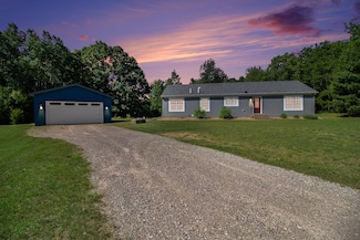 6127 River Rd, Manistee, MI 49660