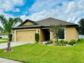 4564 Manica Dr, Tavares, FL 32778