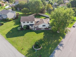 4445 Fieldstone Dr, Nazareth, PA 18064