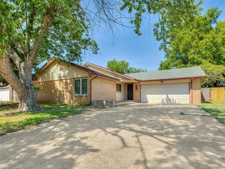 2121 Whiteoak Cir, Norman, OK 73071