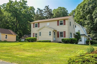 827 Harmon Rd, Penfield, NY 14526