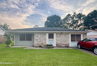 3607 Pentagon Dr, Pascagoula, MS 39581