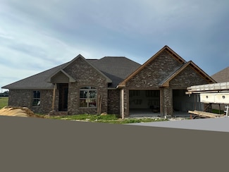 104 Scarlette Ln, Muscle Shoals, AL 35661