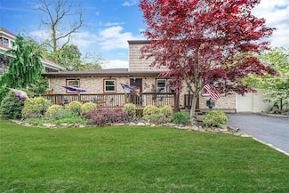 2 Burnett Ave, Bay Shore, NY 11706