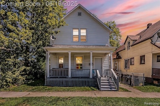 1012 8th St, Port Huron, MI 48060
