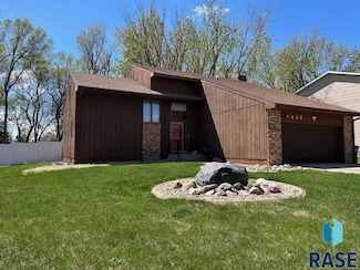 1433 Pebble Beach Rd, Mitchell, SD 57301