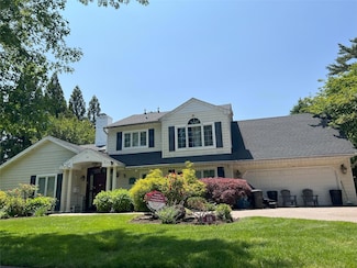 18 Sherwood Ln, Roslyn Heights, NY 11577