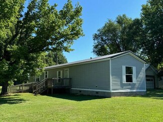103 E School St, Everton, MO 65646