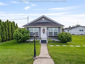 301 Harbour Ln, Hurricane, WV 25526