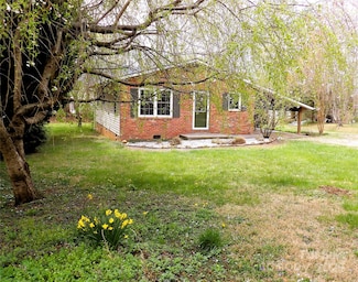 106 Pinetree Dr, Black Mountain, NC 28711