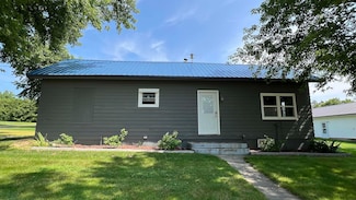 223 3rd St NW, Waucoma, IA 52171