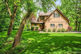 5N597 Hidden Springs Dr, Saint Charles, IL 60175