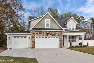 2315 Plumosa Dr, Grimesland, NC 27837