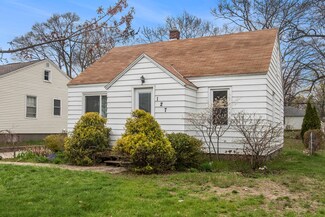 127 Vanderveen Ave, Holland, MI 49424
