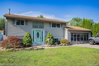 8453 Smethwick Rd, Sterling Heights, MI 48312