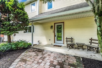 42 Trubeck Ln, Lopatcong, NJ 08886