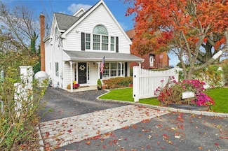 42 Beech Rd, Rocky Point, NY 11778
