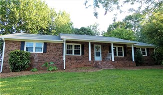 4397 Continental Dr, Pfafftown, NC 27040