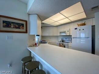 481 Quail Forest Blvd Unit 302, Naples, FL 34105