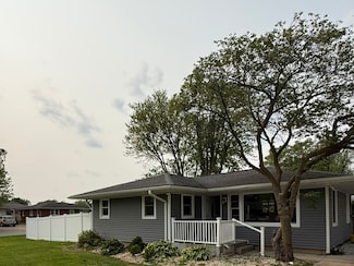 95 Manhattan Dr, Streator, IL 61364