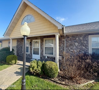 1814 Buena Vista Ave, Carthage, MO 64836