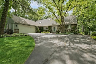 982 Tarrant Dr, Fontana, WI 53125
