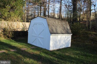 12905 Melville Ln, Fairfax, VA 22033