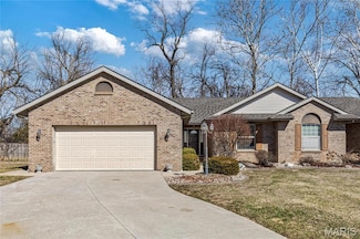 3216 E Leverett Ct, Alton, IL 62002