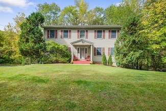 120 Lake Shore Rd, Putnam Valley, NY 10579