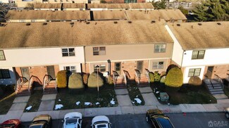 305 Maple Hill Dr, Woodbridge, NJ 07095