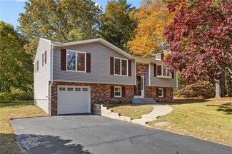 6 Glenview Ct, Coventry, RI 02816