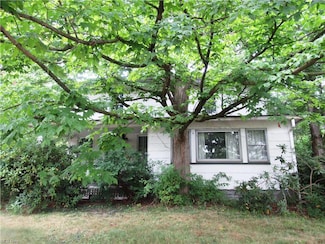 2182 Hubbard Masury Rd, Hubbard, OH 44425