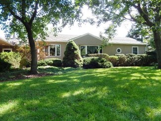 25875 N Midlothian Rd, Mundelein, IL 60060