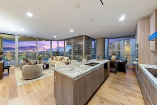 3130 N Harwood St Unit 804, Dallas, TX 75201
