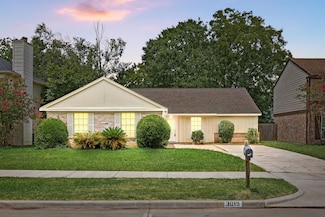 3015 Sleepy Hollow Dr, Sugar Land, TX 77479