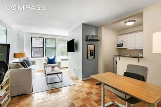 241 E 76th St Unit 2G, New York, NY 10021