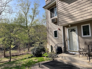 220 Main St Unit 3A, New Hartford, CT 06057