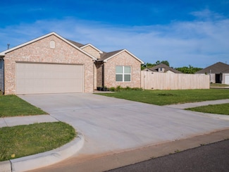 3015 Brooke Rd, Chickasha, OK 73018