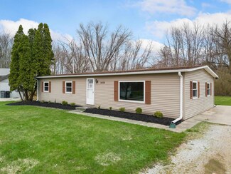 1404 N Workman Dr, Syracuse, IN 46567