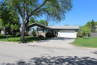 406 Horn Ave, Moorhead, MN 56560