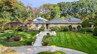 6 Cavalry Dr, Smithfield, RI 02917