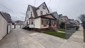 43-15 164th St, Flushing, NY 11358