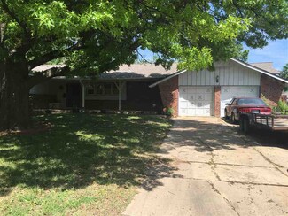 1902 N Edgemoor St, Wichita, KS 67208