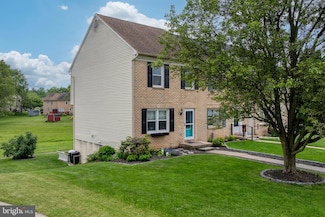 2614 Northfield Dr, East Petersburg, PA 17520
