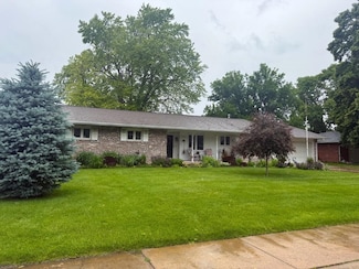 1901 Plum Creek Ln, Lexington, NE 68850