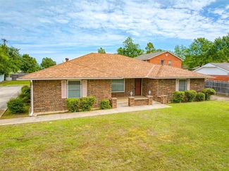 407 Bell Fountaine Dr, Moore, OK 73160