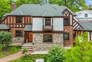 164-03 33rd Ave, Flushing, NY 11358