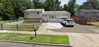 225 Papermill Ln, Fairfield, CT 06824