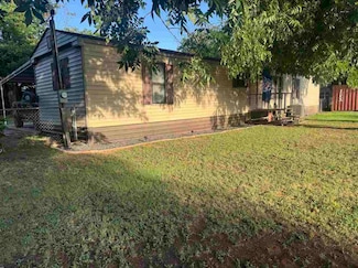 201 Westwood Dr, Burkburnett, TX 76354